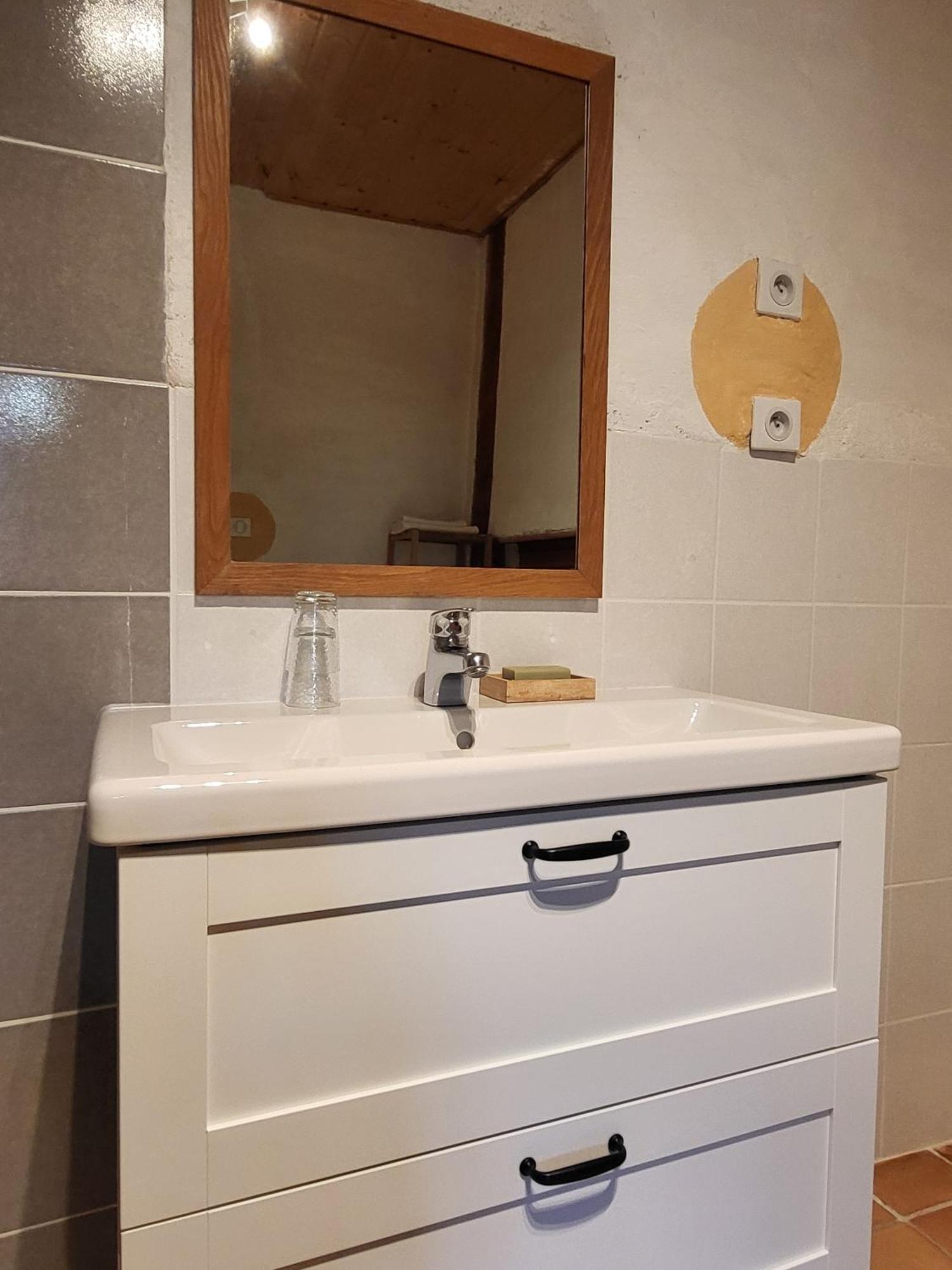 Le Grenier A Ble Hotell Satillieu Rom bilde